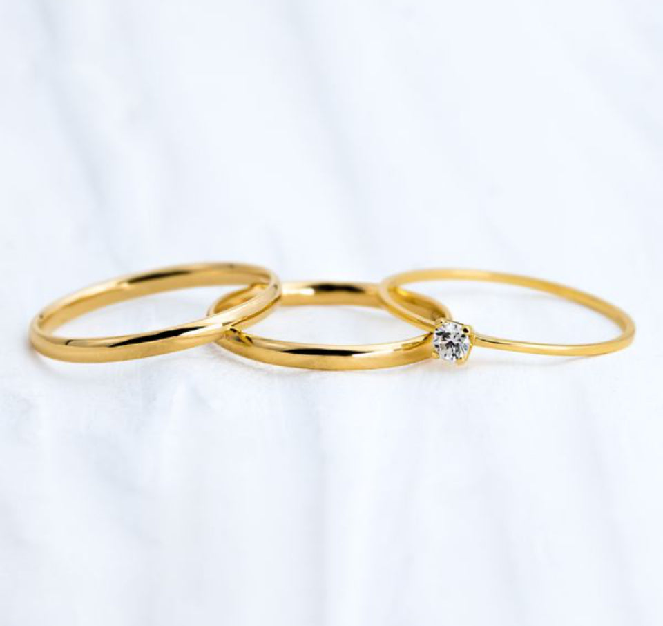 Par de Alianças boleada 1,5mm+ Solitario 💍