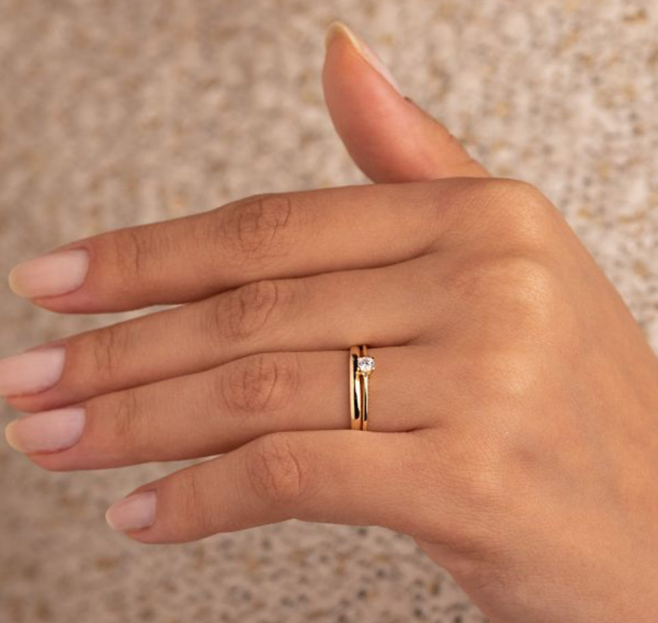 Par de Alianças boleada 1,5mm+ Solitario 💍