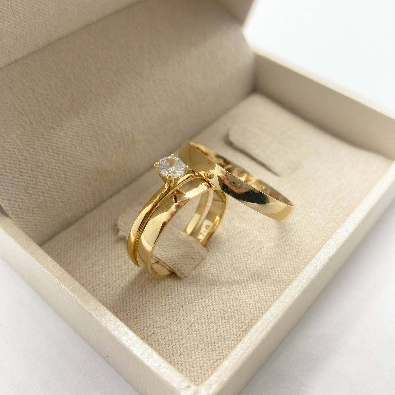 Par de Alianças boleada 3mm + Solitario 💍