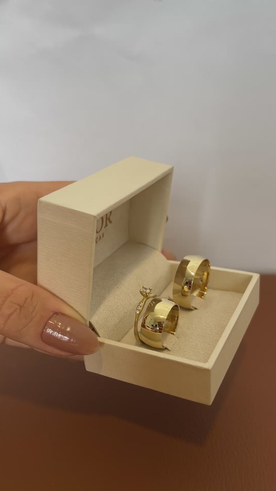 Par de Alianças boleada 8mm + Aparador 💍